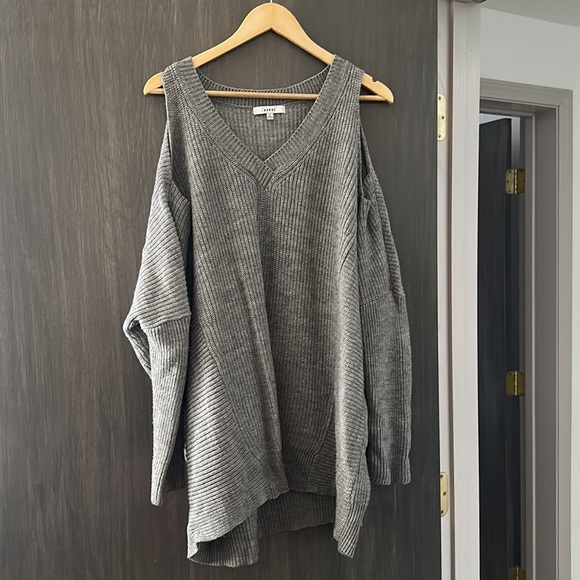 Oversized sweater with shoulder cut outs - Picture 2 of 2